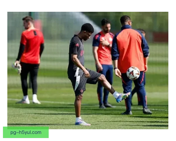 休假不停曼联双星迪拜加练热血